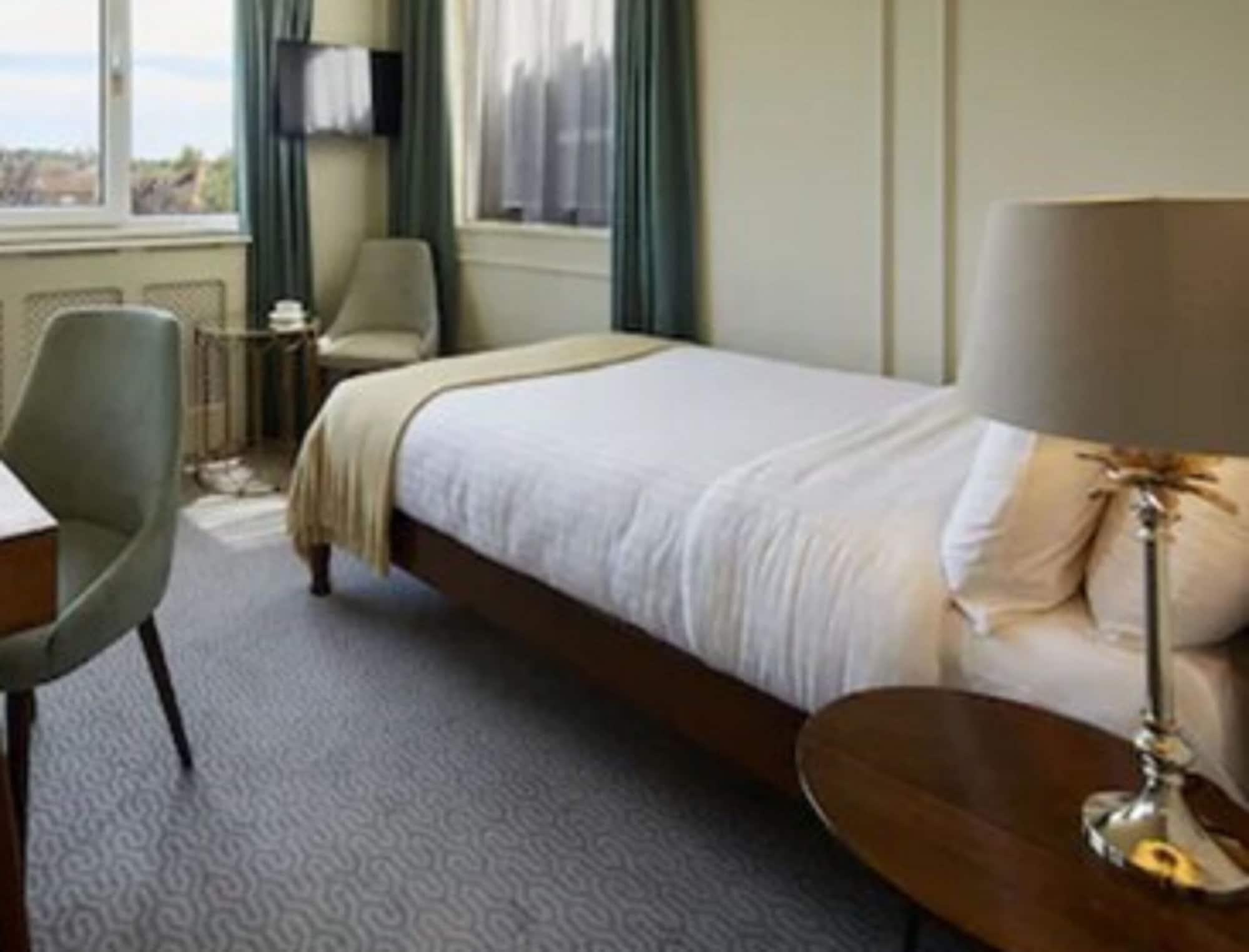 Hotel Cromwell Stevenage Extérieur photo